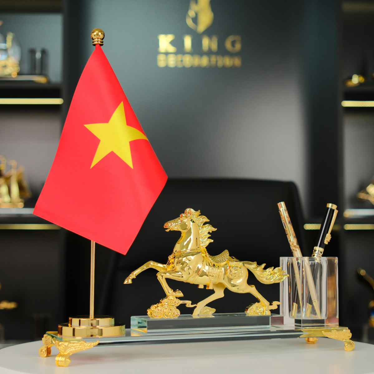 [BÍNH NGỌ 2026] Hộp Cắm Bút Doanh Nhân Mã Đáo Thành Công, Nhất Mã Truy Phong - Quà tặng Đồng đúc mạ vàng kết hợp pha lê K9